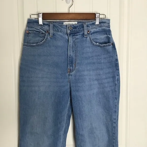 Abercrombie &amp; Fitch The Ankle Straight Ultra High Rise Jean Size 28.