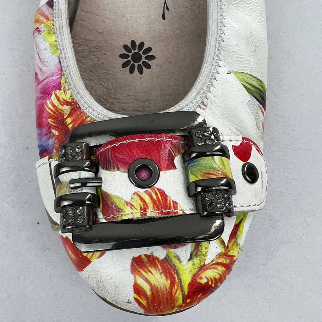 CC Resort Floral Flat Slip-On With Feature Toe Strap Buckle  7