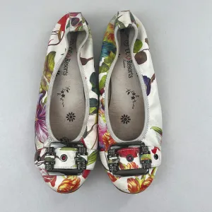 CC Resort Floral Flat Slip-On With Feature Toe Strap Buckle  7