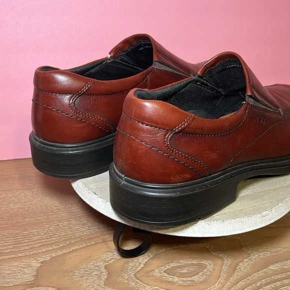 ECCO Helsinki 2.0 Apron Toe Slip On Loafer Brown Leather Office Cushion Casual