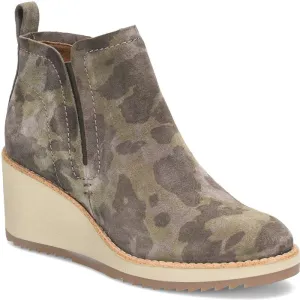 Emeree waterproof wedge bootie in olive camo