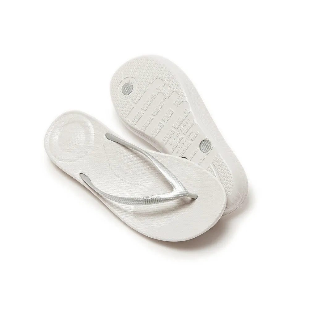 FitFlop iQushion Ergonomic Thongs Silver