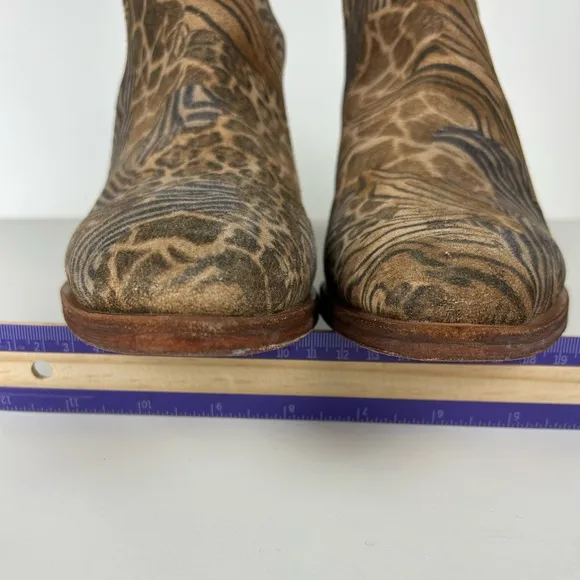 FREE PEOPLE LEATHER ANIMAL CHARM DOUBLE V BOOT SIZE 38.5 / 8.5