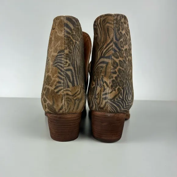FREE PEOPLE LEATHER ANIMAL CHARM DOUBLE V BOOT SIZE 38.5 / 8.5