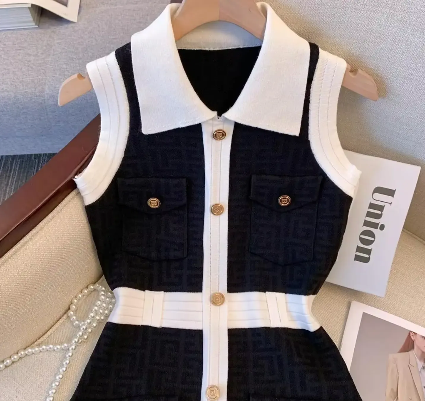ILLY COLLARED CONTRAST KNIT DRESS