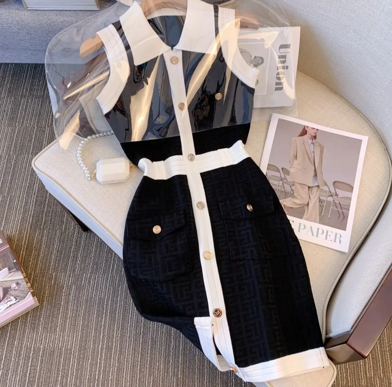 ILLY COLLARED CONTRAST KNIT DRESS