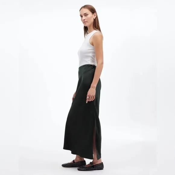 Madewell Satin Maxi Slip Skirt in Luxury Forest Green Size 2 NWT *Flawed*