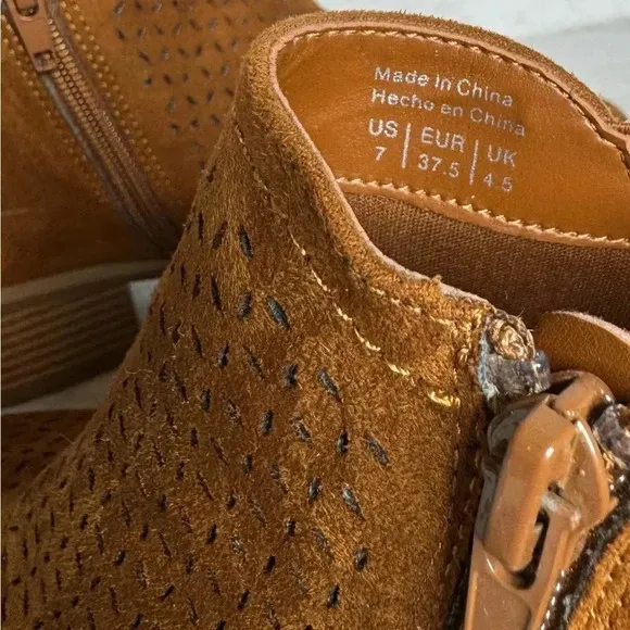 Market &amp; Spruce Stitch Fix | Qwin Ankle Boots Suede Perforated Cognac EUC