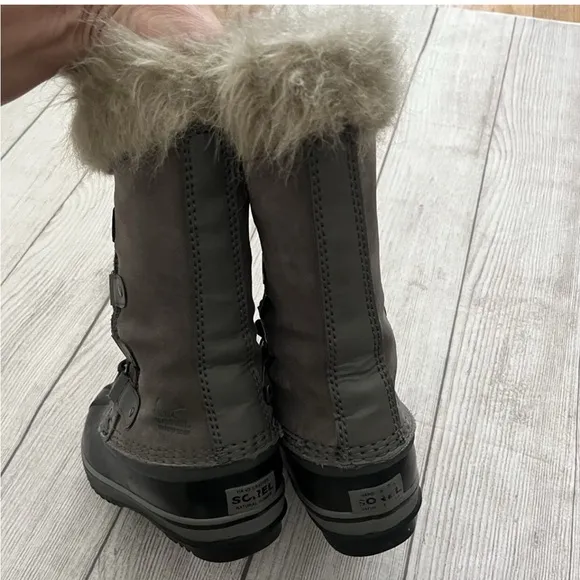 Sorel Joan of Arctic gray winter boots