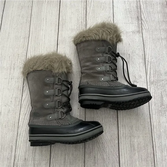 Sorel Joan of Arctic gray winter boots
