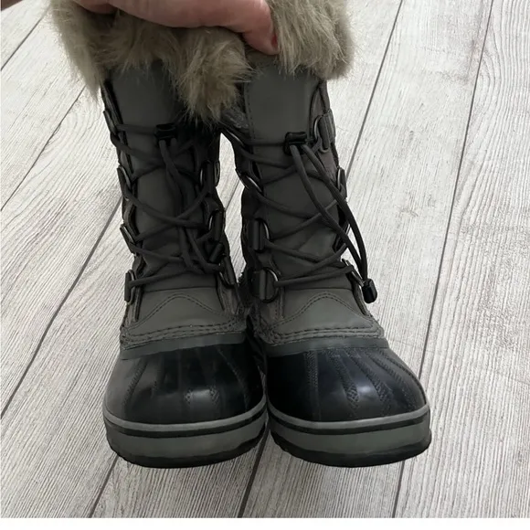 Sorel Joan of Arctic gray winter boots