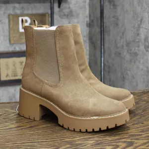 Universal Thread Crispin Chelsea Boots with Memory Foam Insole Tan Brown 8M