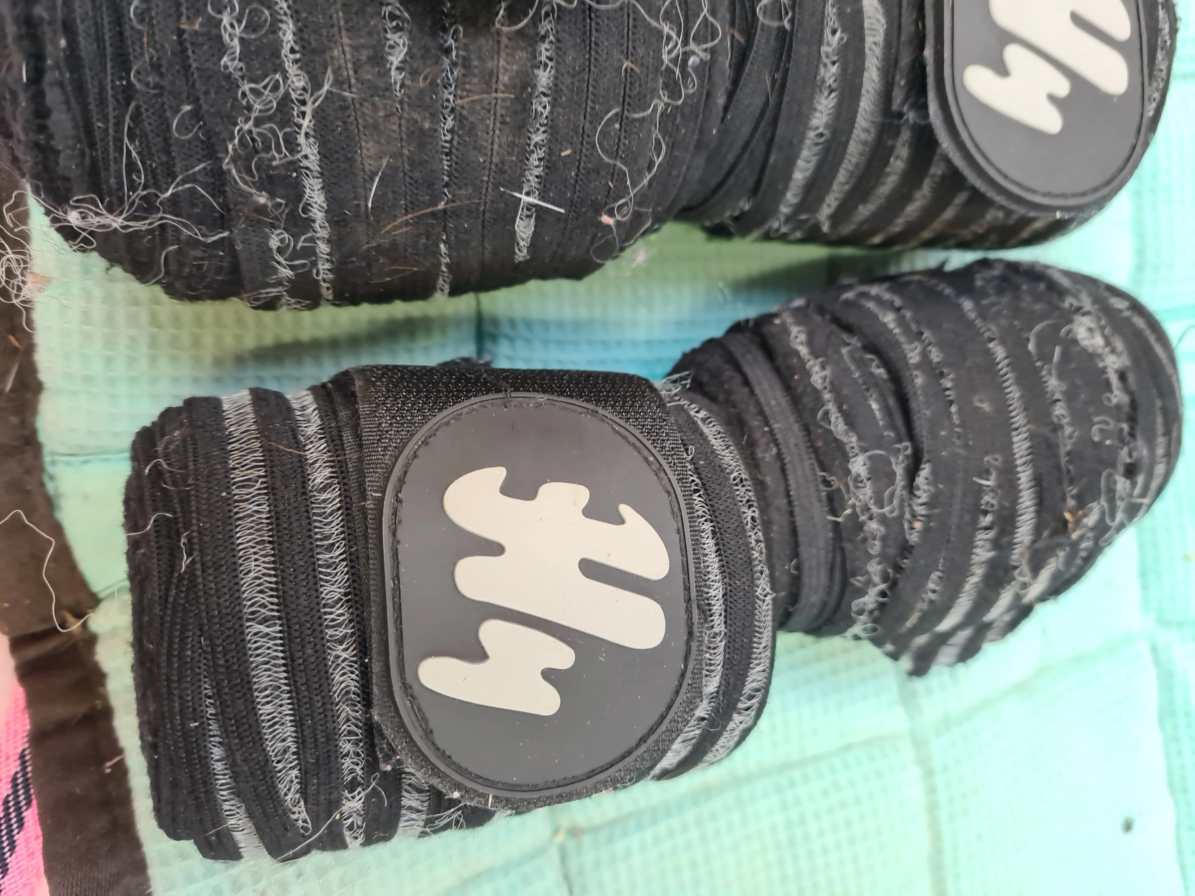 Used black breatable HY set of 4 bandages FREE POSTAGE🟢