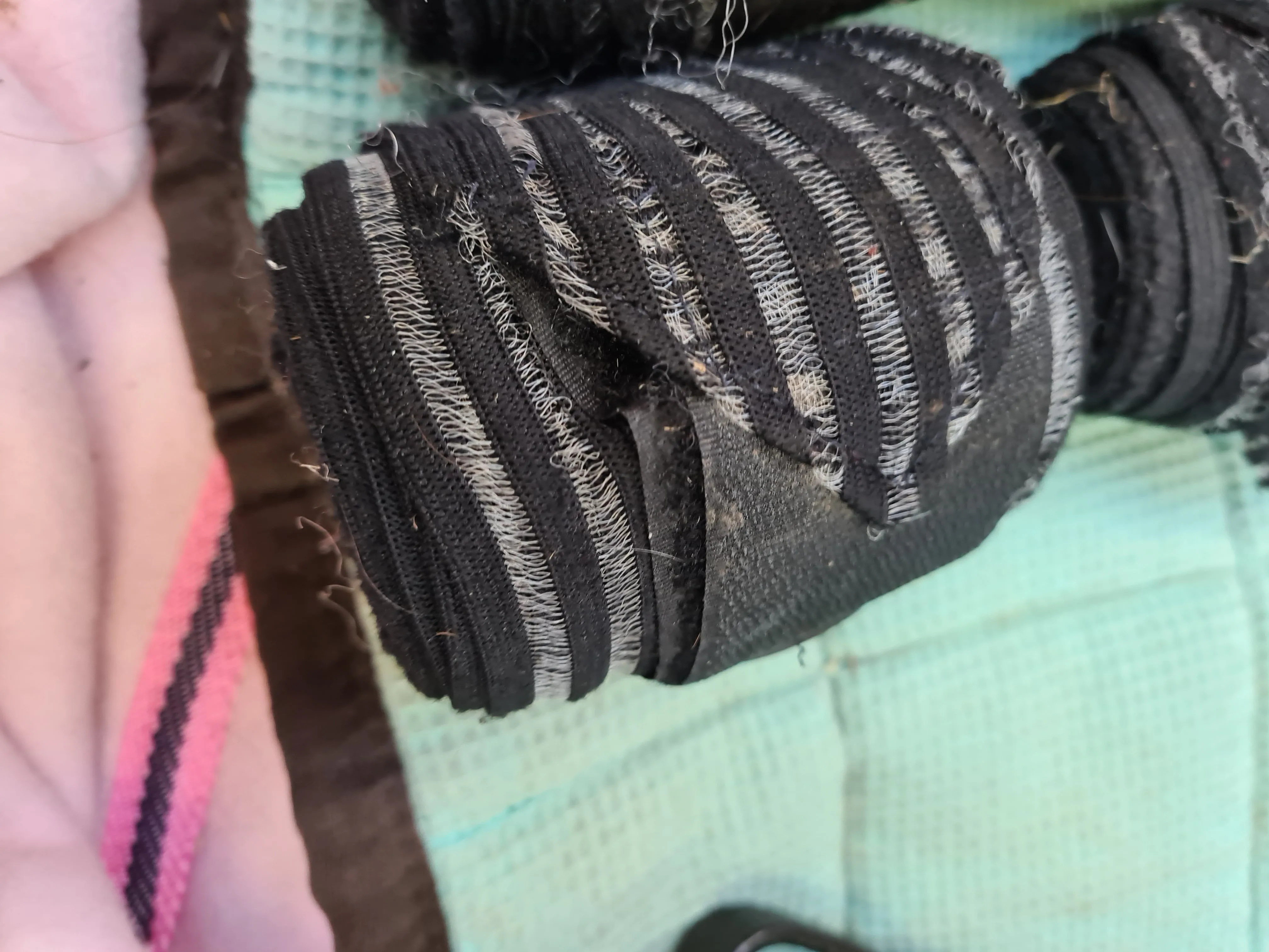 Used black breatable HY set of 4 bandages FREE POSTAGE🟢