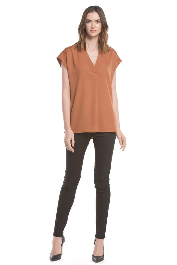 V-neck Slip-on Blouse | De Leche