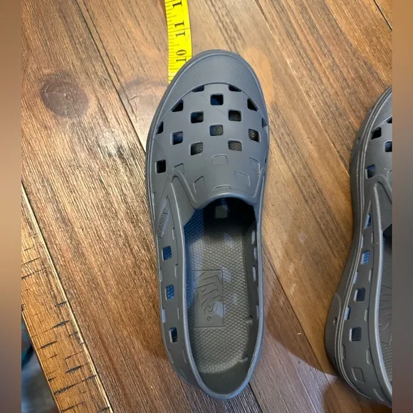 Vans - Slip On TRK shoe Ua Slipon Trk gray rubber casual low unisex NWOT US5