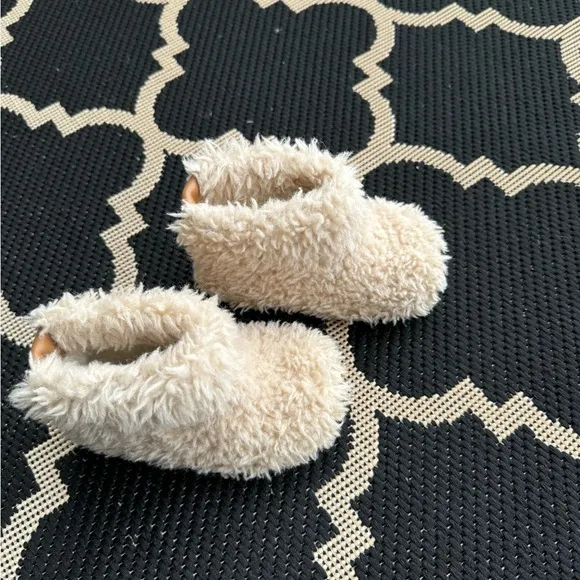 Very very beautiful baby boots