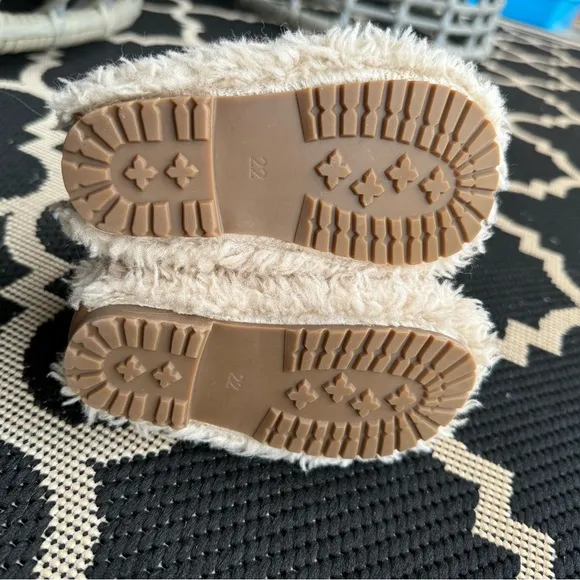 Very very beautiful baby boots